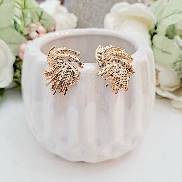 💖 2/$30 Womens earrings gold dainty statement elegant small stud wedding event - Picture 7 of 16